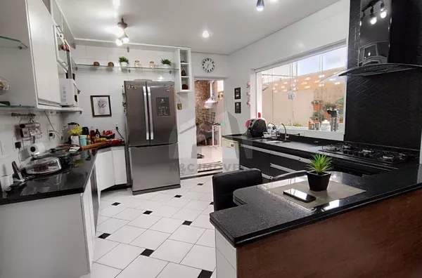 Sobrado á venda R$1.200.000, Jd. Nosso Lar 