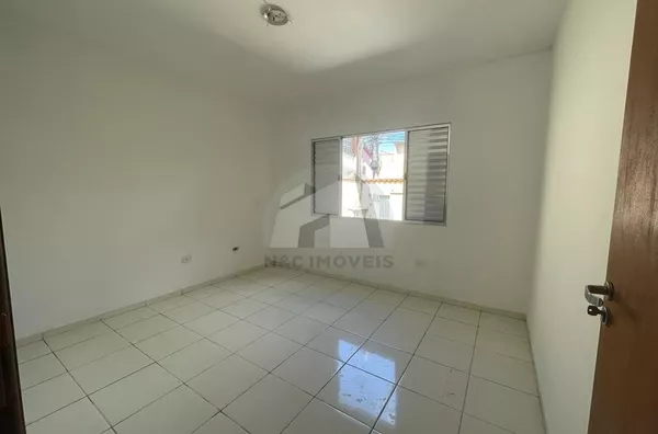 Casa à venda, 3 dormitórios, 200m² por R$700.000, Jardim Guanhembu - São Paulo/SP