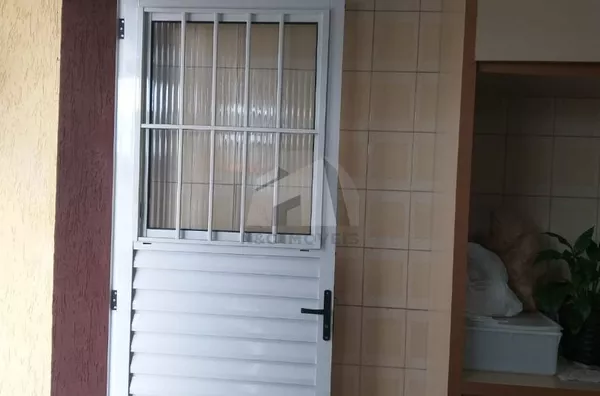 Casa grande e recém reformada com 167m², com 3 quintais, garagem para dois carros, podendo ser...