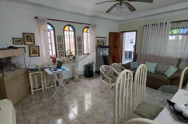 Sobrado á venda R$750.000  Vila Marari/Cupecê