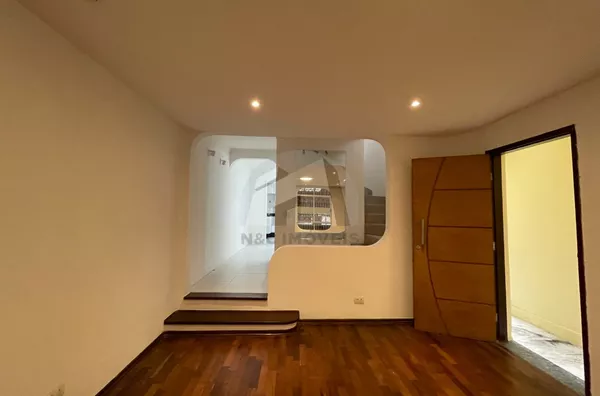 SO1708 - Sobrado de 170m² para venda por R$780.000 e para locação R$4.200 - Jardim Umuarama/SP