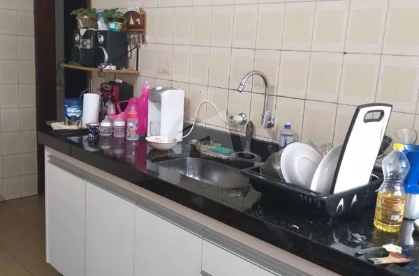 Casa grande e recém reformada com 167m², com 3 quintais, garagem para dois carros, podendo ser...