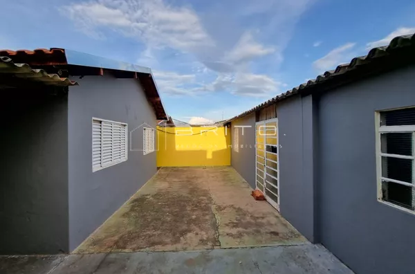 Casa com edícula para alugar em Núcleo Habitacional Mary Dota, Bauru