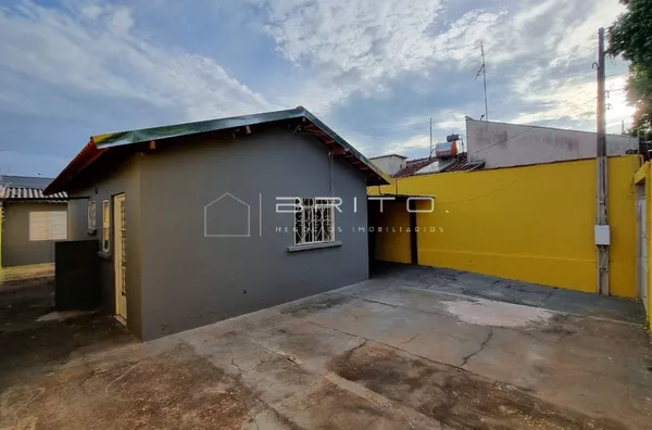 Casa com edícula para alugar em Núcleo Habitacional Mary Dota, Bauru