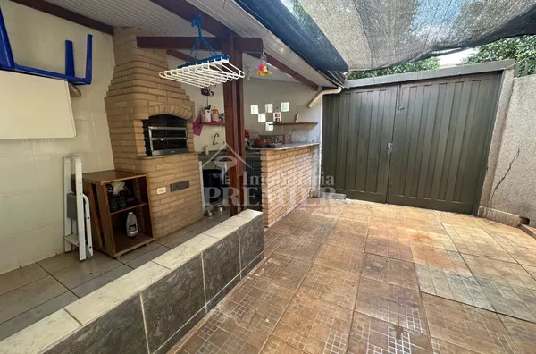 Casa à venda no Jardim Yolanda em Rio Preto, com 3 dormitórios, varanda com churrasqueira e ótima localização. Estuda permuta por apartamento.