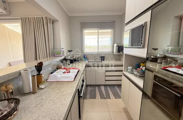 Casa à venda no Condomínio Atenas — conforto, vista e lazer completo!