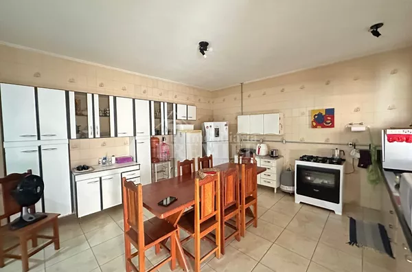 Casa à venda no Jardim Yolanda em Rio Preto, com 3 dormitórios, varanda com churrasqueira e ótima localização. Estuda permuta por apartamento.