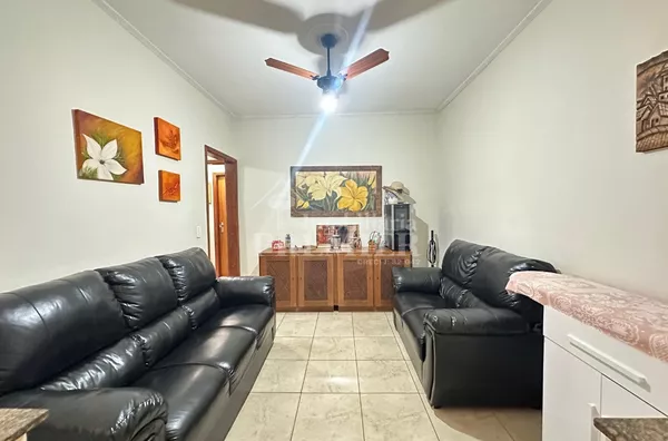 Casa à venda no Jardim Yolanda em Rio Preto, com 3 dormitórios, varanda com churrasqueira e ótima localização. Estuda permuta por apartamento.