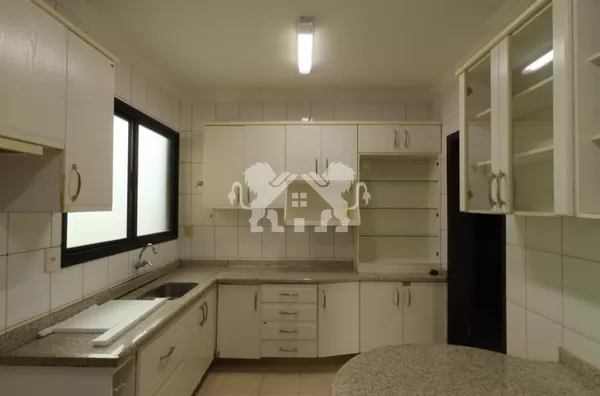 Apartamento a venda no Edifício Jacarandás 