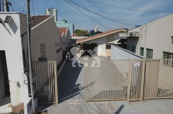 Casa de alvenaria e kitnet a venda no Setor Comercial, próximo ao Machado Itaúbas