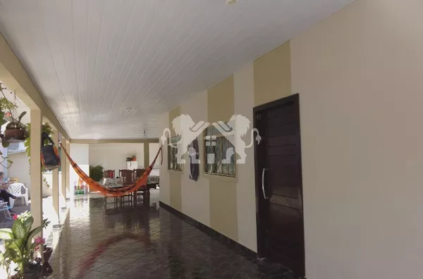 Casa de alvenaria e kitnet a venda no Setor Comercial, próximo ao Machado Itaúbas