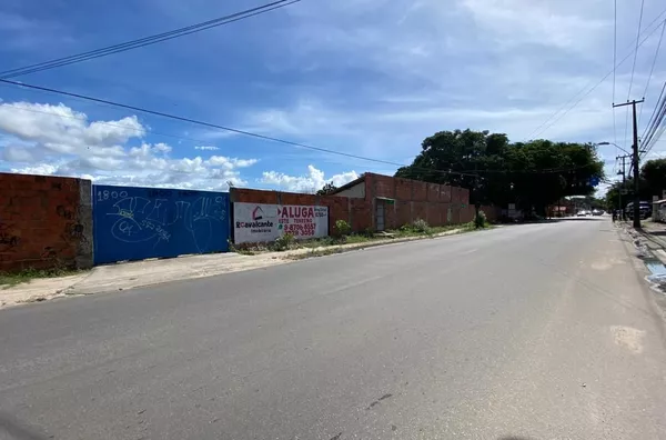 Terreno para alugar, 8500 m² por R$ 5.000/mês - Messejana - Fortaleza/CE