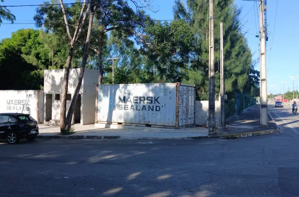 Ponto Comercial para alugar ,composto por 2 containers instalado em terreno que mede 150 m² por R$ 3.000,00/mês - Lagoa Redonda Fortaleza/CE