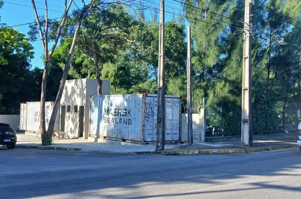 Ponto Comercial para alugar ,composto por 2 containers instalado em terreno que mede 150 m² por R$ 3.000,00/mês - Lagoa Redonda Fortaleza/CE