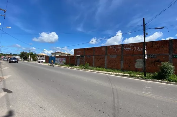 Terreno para alugar, 8500 m² por R$ 5.000/mês - Messejana - Fortaleza/CE