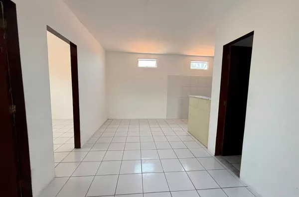 Casa para aluguel, 2 quarto(s),  Lagoa Redonda, Fortaleza