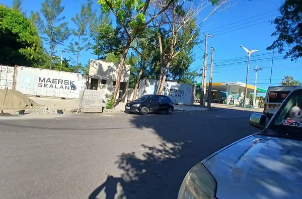 Ponto Comercial para alugar ,composto por 2 containers instalado em terreno que mede 150 m² por R$ 3.000,00/mês - Lagoa Redonda Fortaleza/CE