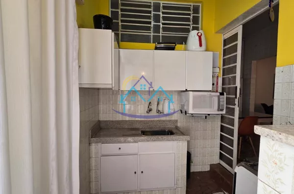 Centro casa nos fundos s/ garagem