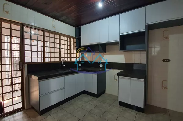 Geisel linda próximo ao Hospital Estadual