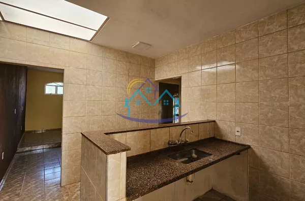 Beija Flor + Edícula À 400M Confiança Mary Dota