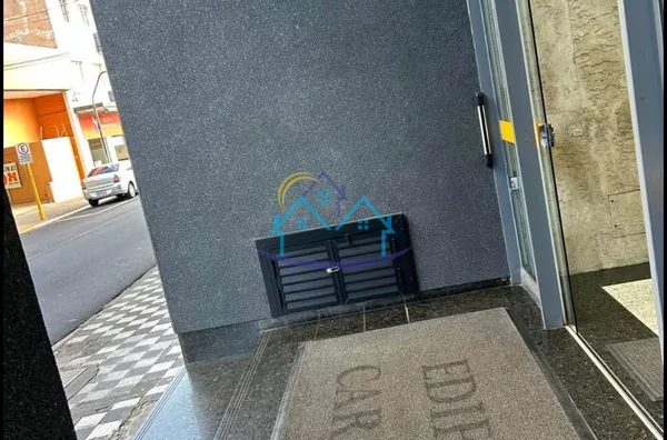 Centro aluga ou venda Sala comercial e Edifício Caravelas