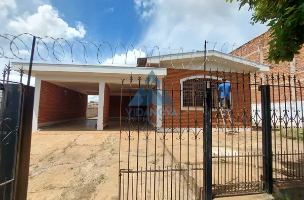 Casa para venda com amplo terreno