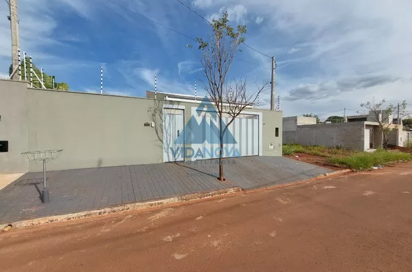 CASA COM EDÍCULA RECÉM-CONSTRUÍDA EM ÁREA NOBRE