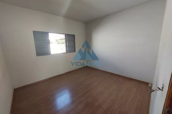 CASA PARA LOCAÇÃO COM AMPLO ESPAÇO