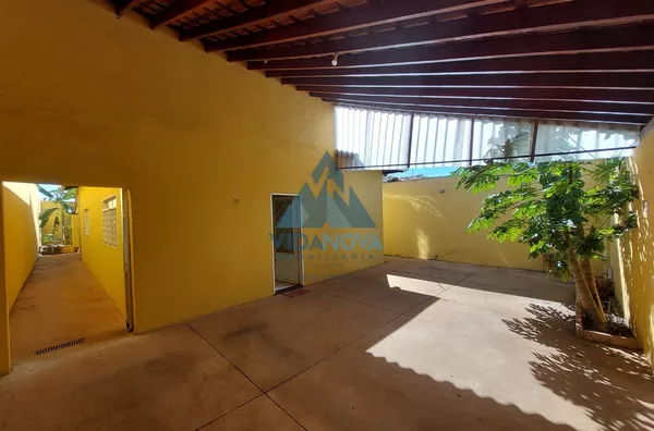 CASA PARA ALUGUEL PRÓXIMA DE COMÉRCIO