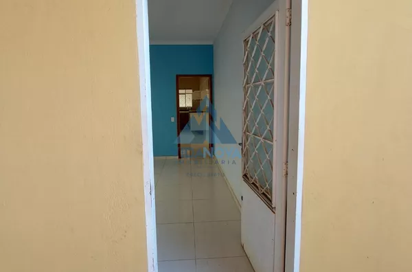 CASA PARA ALUGUEL PRÓXIMA DE COMÉRCIO