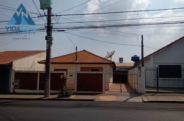 Casa para aluguel, 3 quarto(s),  Centro, Jaboticabal