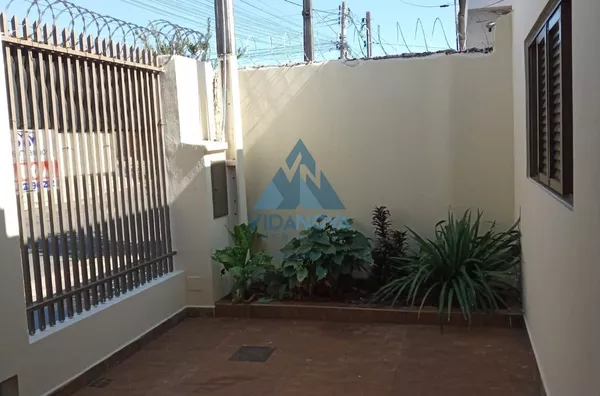 Casa à Venda com garagem coberta