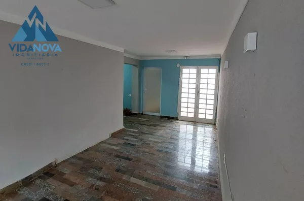 Amplo imóvel com varias salas no centro