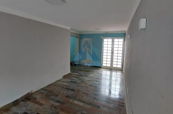 Amplo imóvel com varias salas no centro