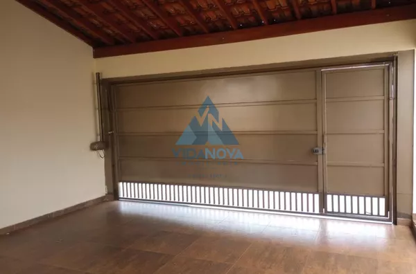 Casa à Venda com garagem coberta