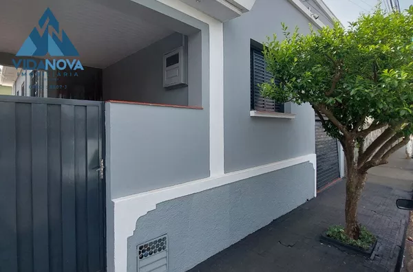CASA PARA LOCAÇÃO NO CENTRO DA CIDADE COM 3 QUARTOS E GARAGEM COBERTA - VISTE JÁ! 