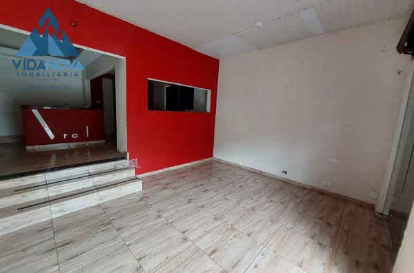 Ampla sala no coração da cidade