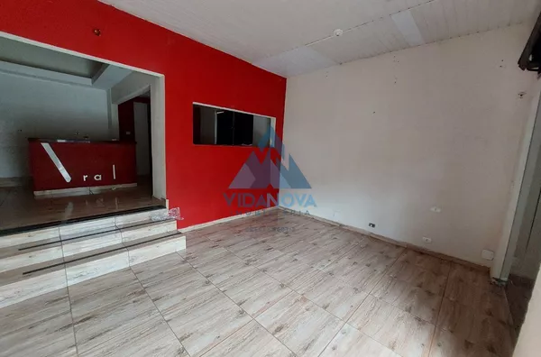 Ampla sala no coração da cidade