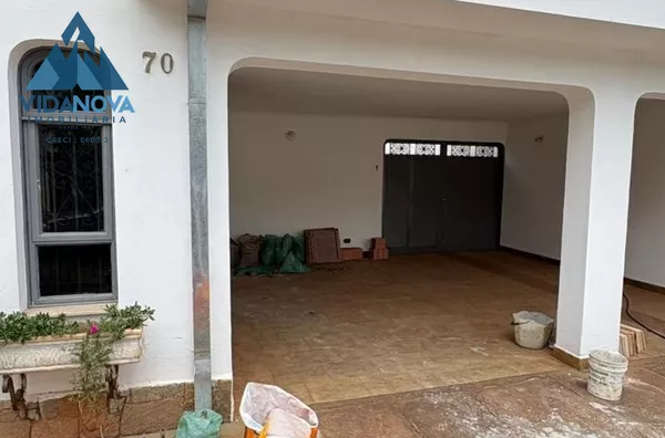 CASA PARA LOCAÇÃO COM 3 QUARTOS SENDO 1 SUITE E ÁREA DE LAZER NO FUNDO - ALUGUE JÁ!!