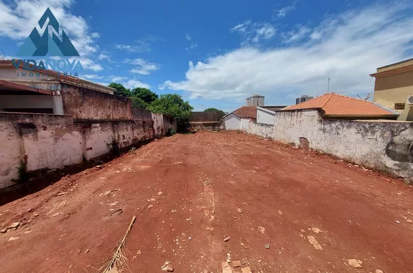 Terreno limpo, pronto para construir no centro da cidade