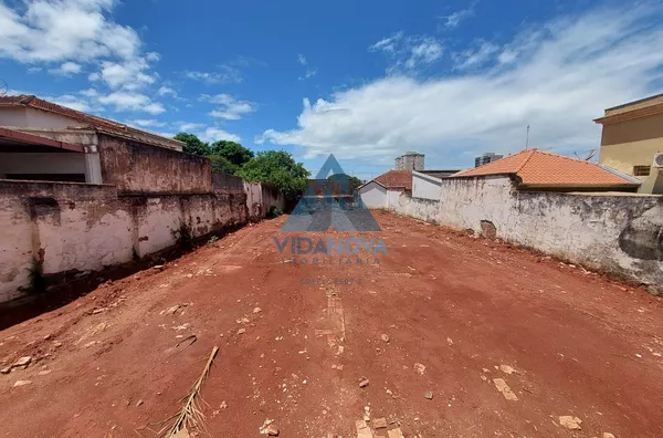 Terreno limpo, pronto para construir no centro da cidade