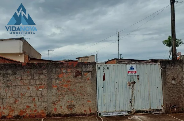 TERRENO JD. SANTO ANTONIO COM CONSTRUÇAO