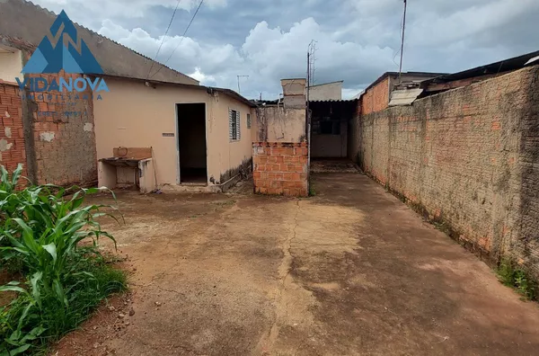 TERRENO JD. SANTO ANTONIO COM CONSTRUÇAO