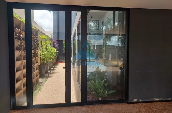 Sobrado Completo c/ 3 suítes em condomínio