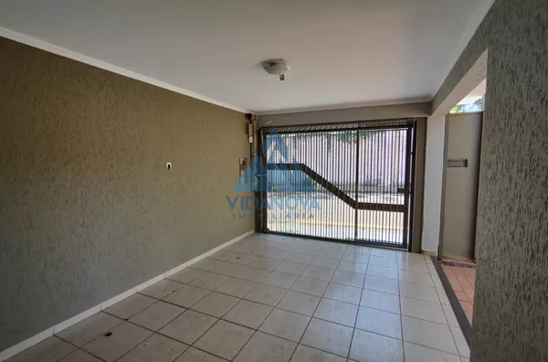 Casa à Venda em Bairro Tranquilo e Seguro