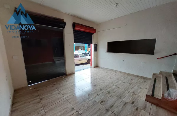 Ampla sala no coração da cidade