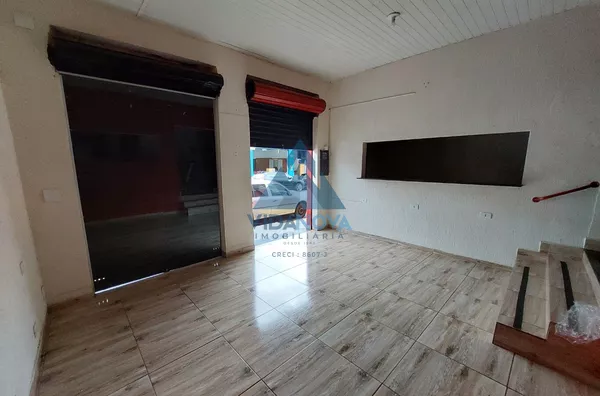 Ampla sala no coração da cidade