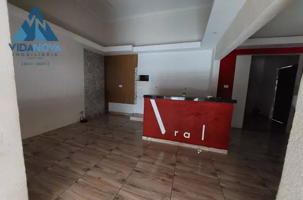 Ampla sala no coração da cidade