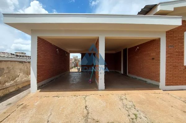 Casa para venda com amplo terreno