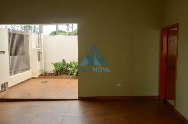 Casa à Venda com garagem coberta